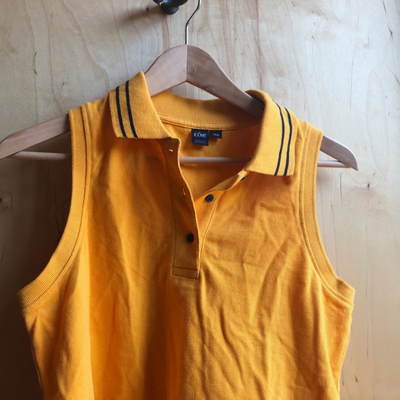 Crop Top Sleeveless - Picture 2 of 4